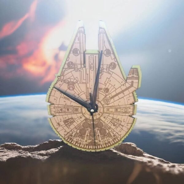 Millennium-Falcon-Quartz-Clock